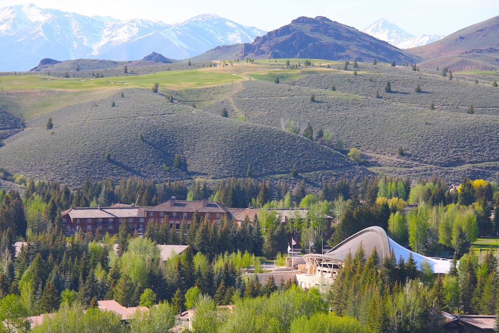 Elkhorn Village - Property Image 4