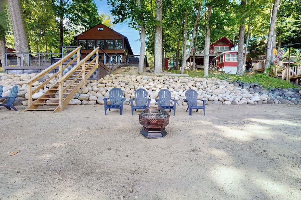 2 BR Lakefront House w/ Hot Tub in ADK Park
