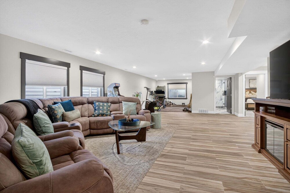 Modern 6br Home Near Park City 6 Bedroom Home