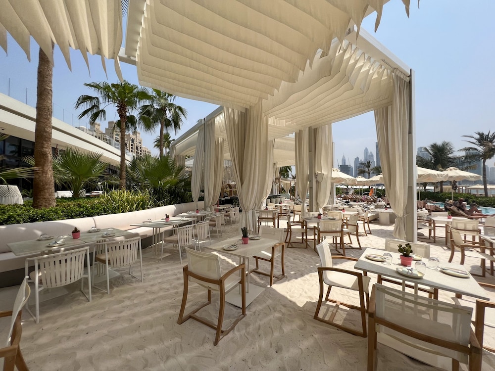Palm Jumeirah 1BR Rooftop Infinity Pool