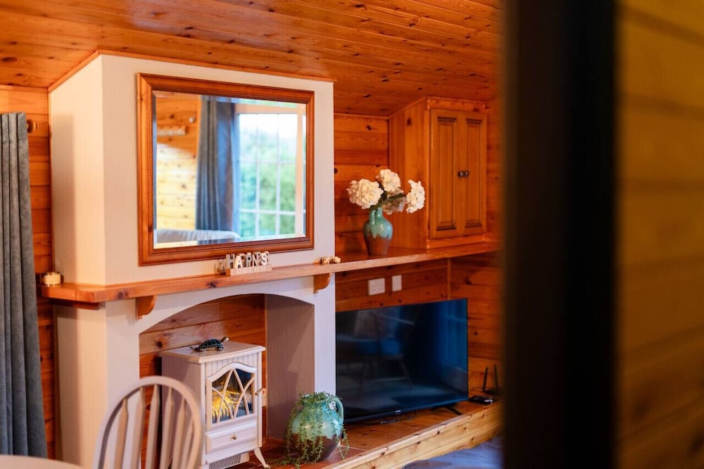 Cozy Log Cabin 346 - Rural Mid Wales