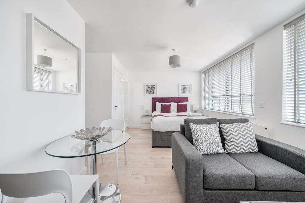 Roomspace Apartments -Caroline Street