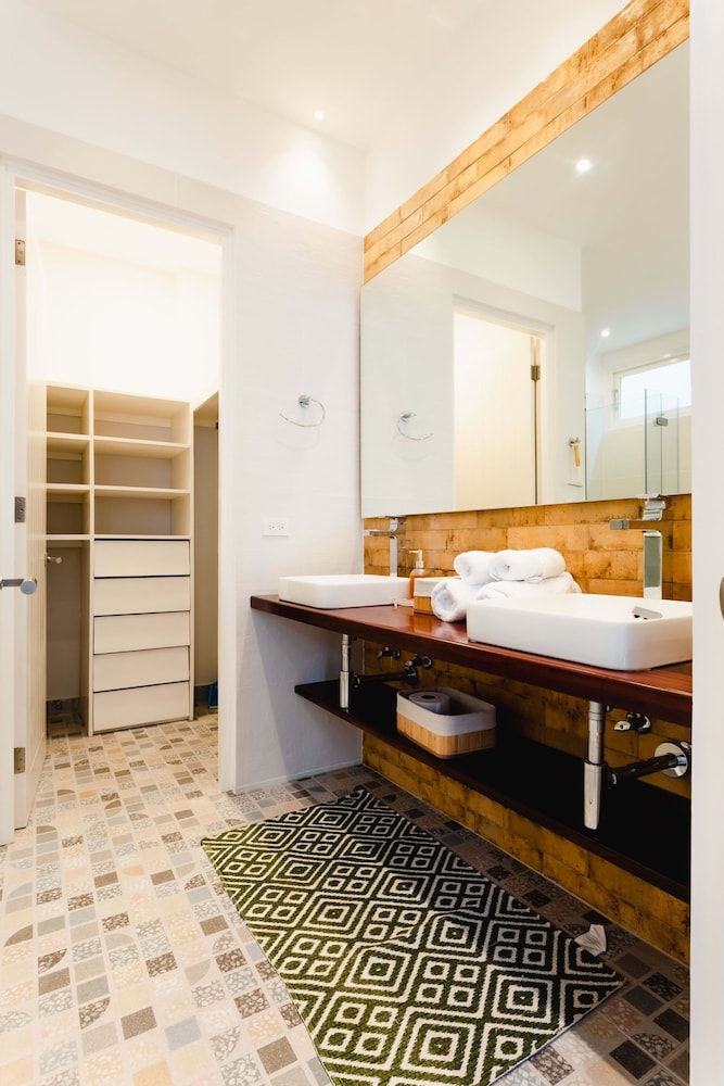 w Awesome 1BR w Balcony in Panama