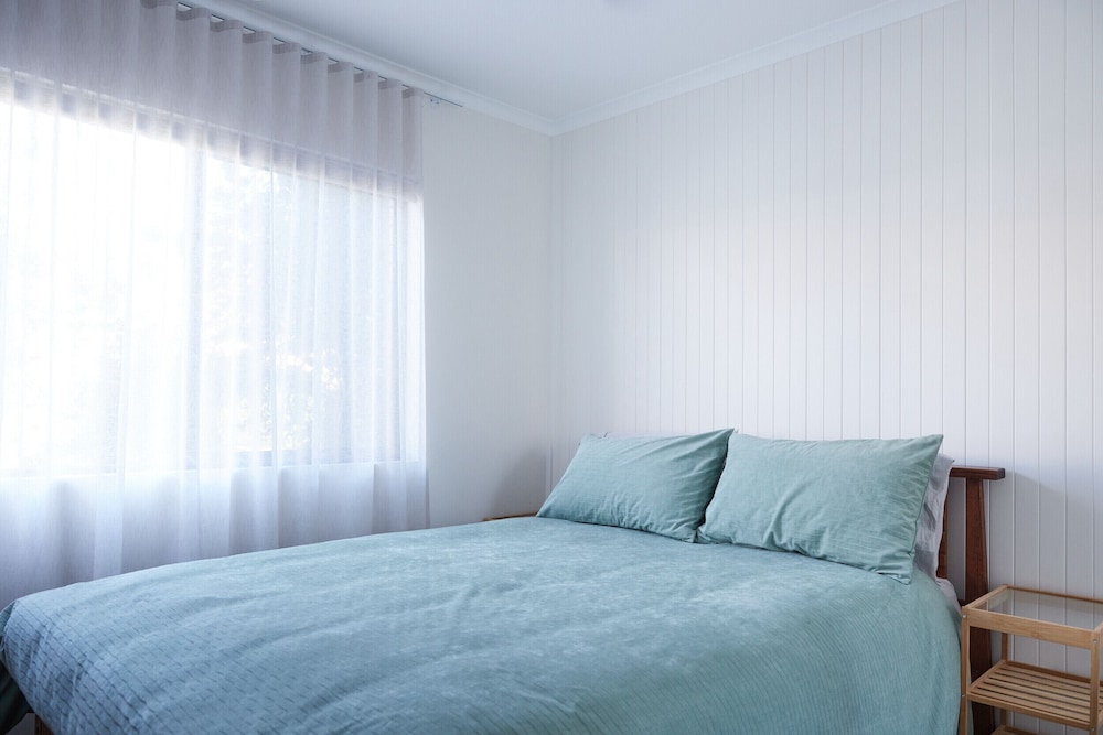 Little Palms by Burleigh Letting Co
