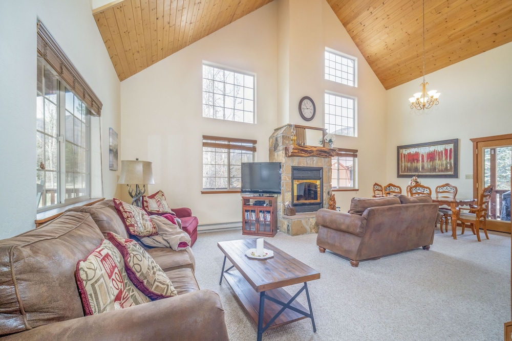 Bear Paw Lodge