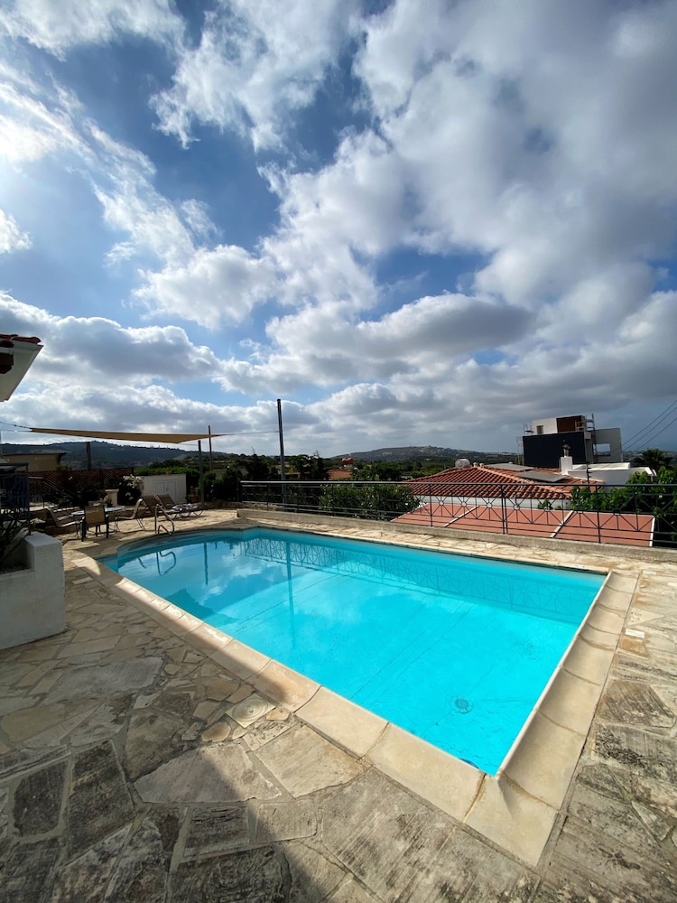 102 PAP - Stay Helios House