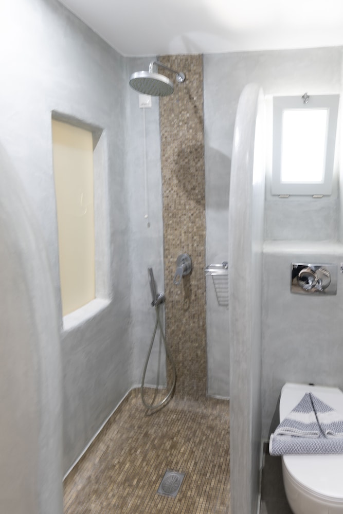 Erato Apartments