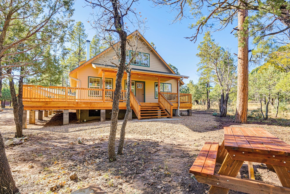 Pet-friendly Blue Ridge Cabin: Wraparound Deck!