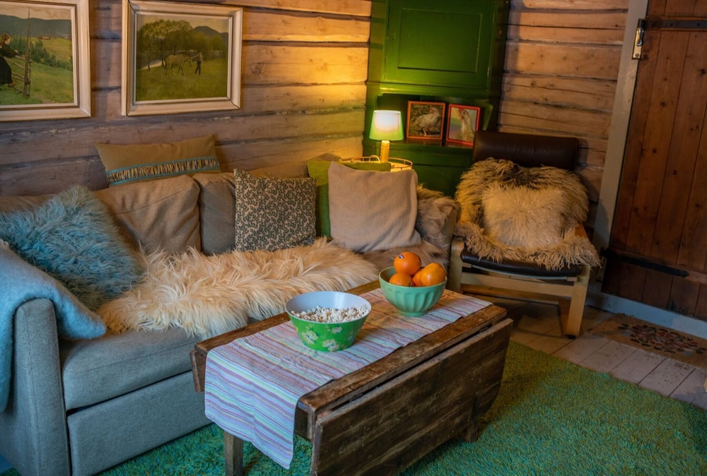 Cozy Cabin Retreat in Scenic Valley, E6 South of Trondheim