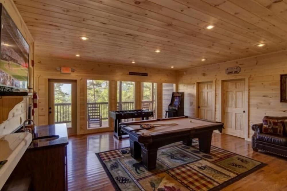 Mountain View Lodge - 9 Bedrooms, 9 Baths, Sleeps 40 Home
