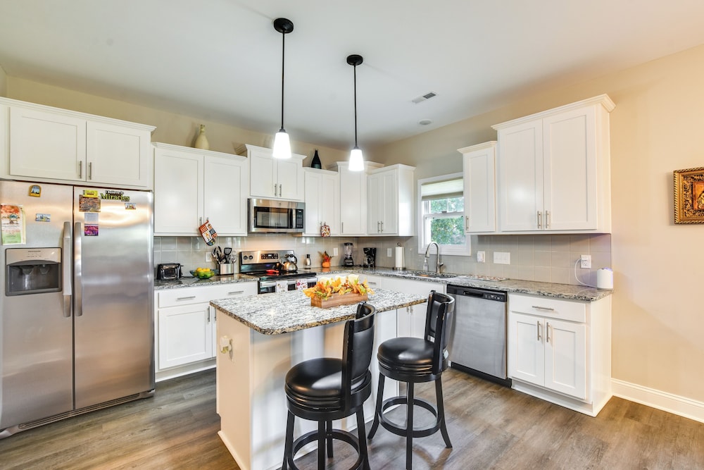 11 Mi to Fort Bragg: Family Home w/ Patio!