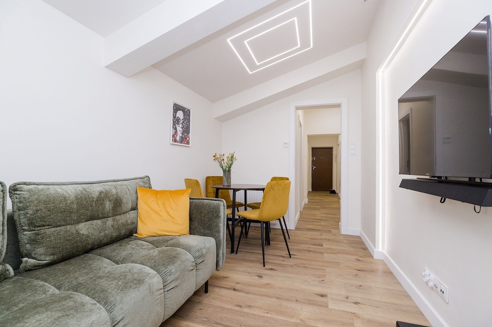 ShortStayPoland Zelazna B146 view 3