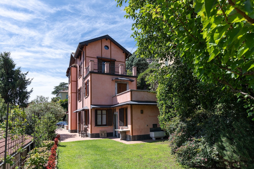Pink Villa