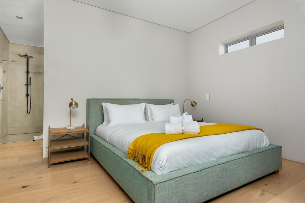 Modern 2bed Apt in Green Point Cape Town Nobelium