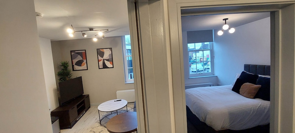 1 Bdr Modern Living in The Old Bank Hse