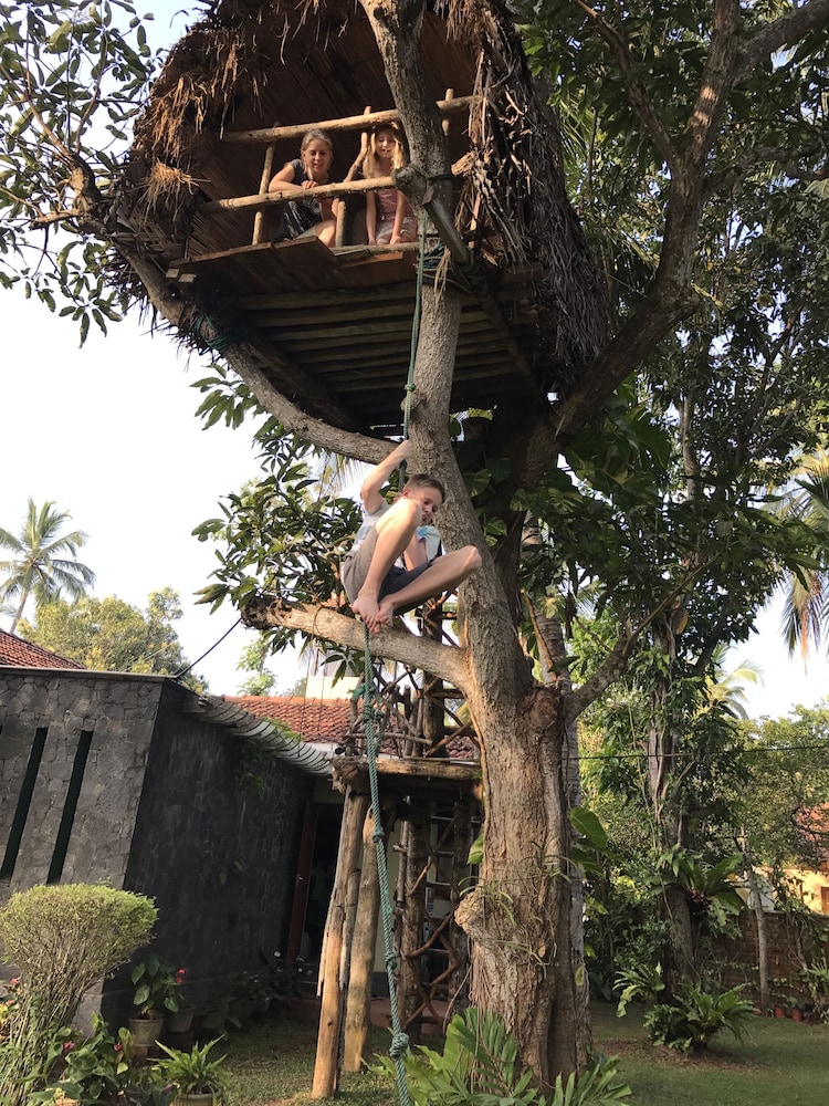 Villa Shade