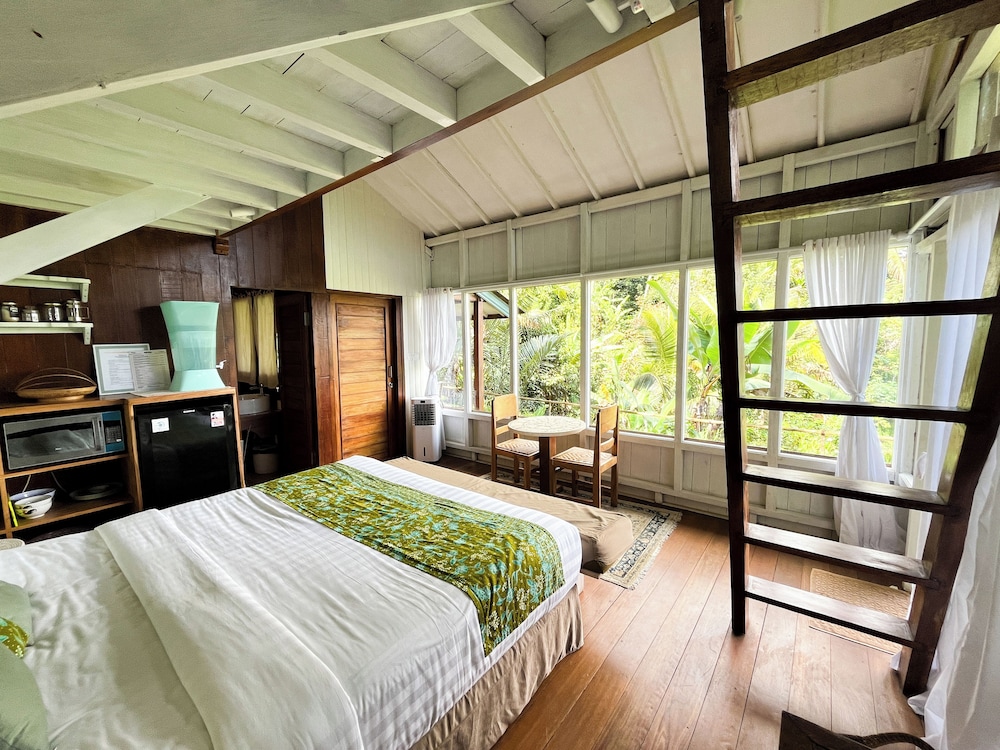Frame Cabin with Endless Rice Field View