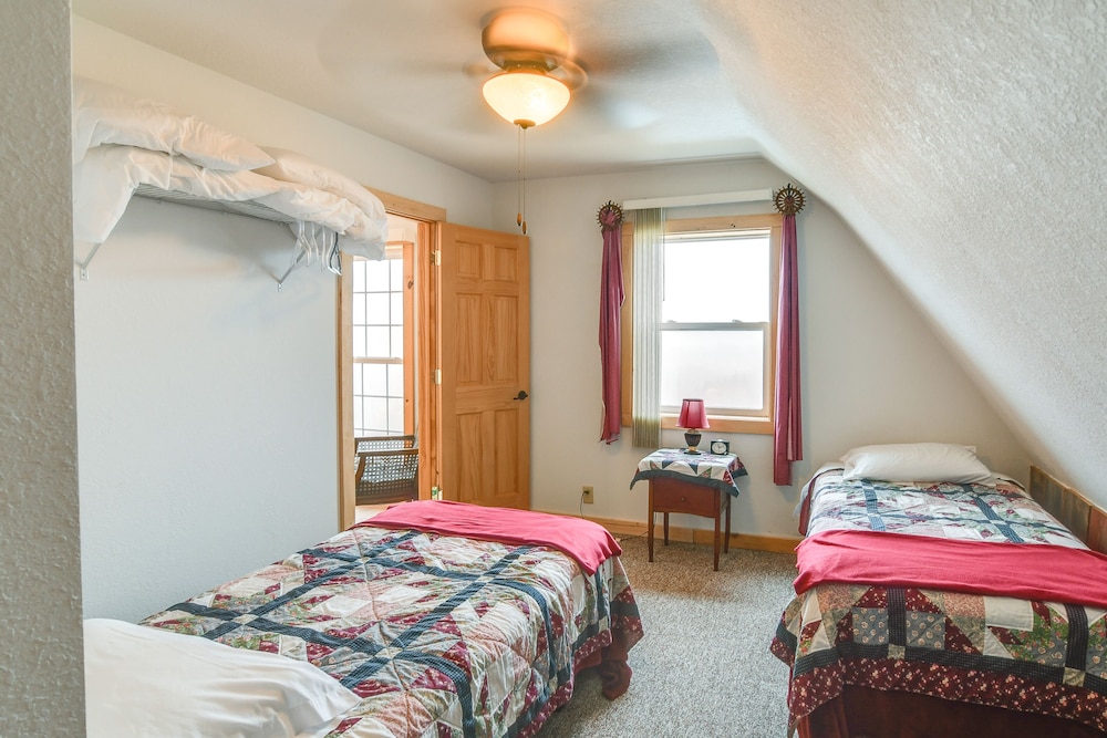 'the Barn' Secluded Home 7 Mi to Afton Lake! view 4