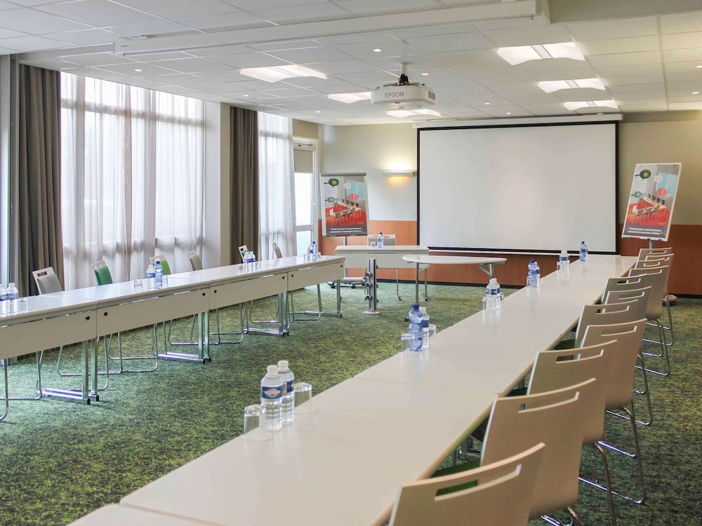 Vitrolles Vacations - ibis Styles Marseille Provence Aeroport - Property Image 3