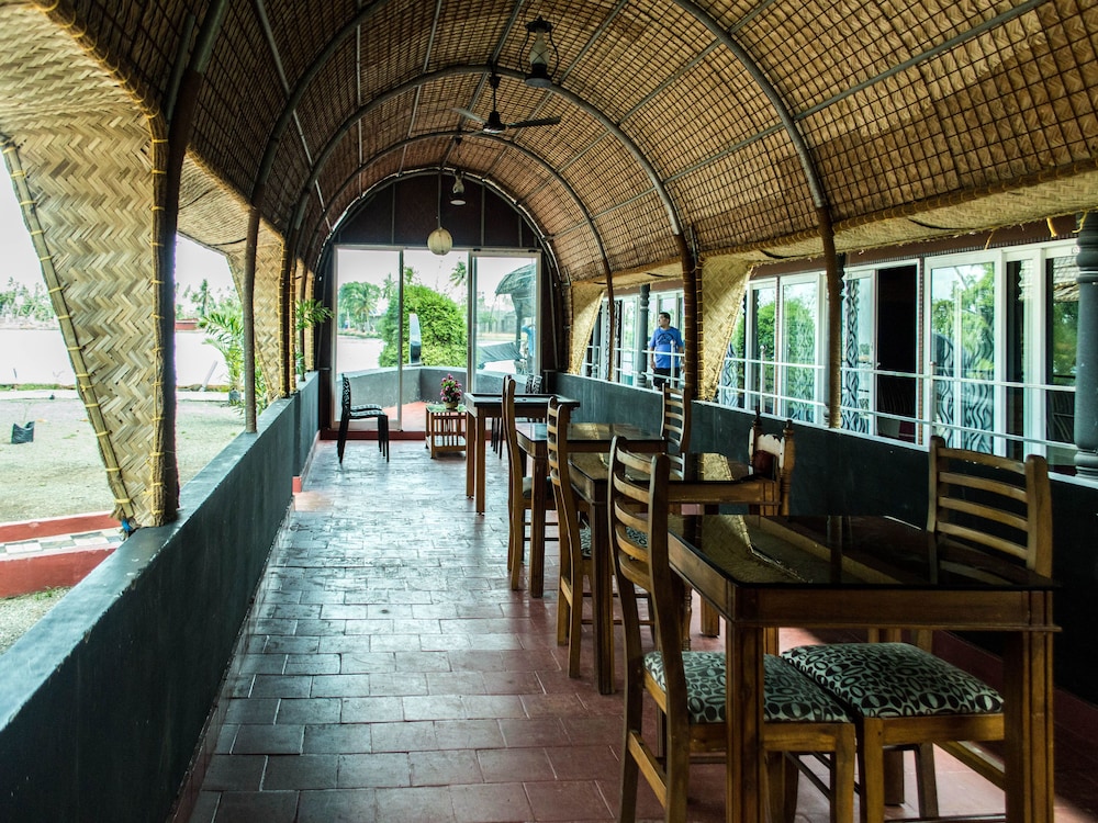 OYO 5237 Island Lake Resort
