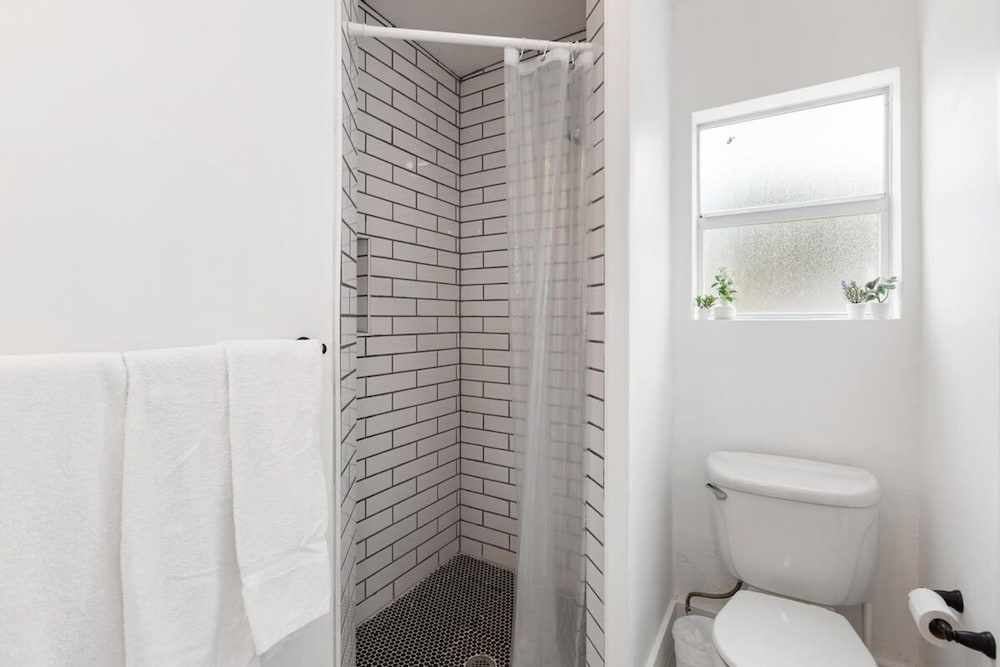 Charming 2 Bedroom Apartment in Victoria Park