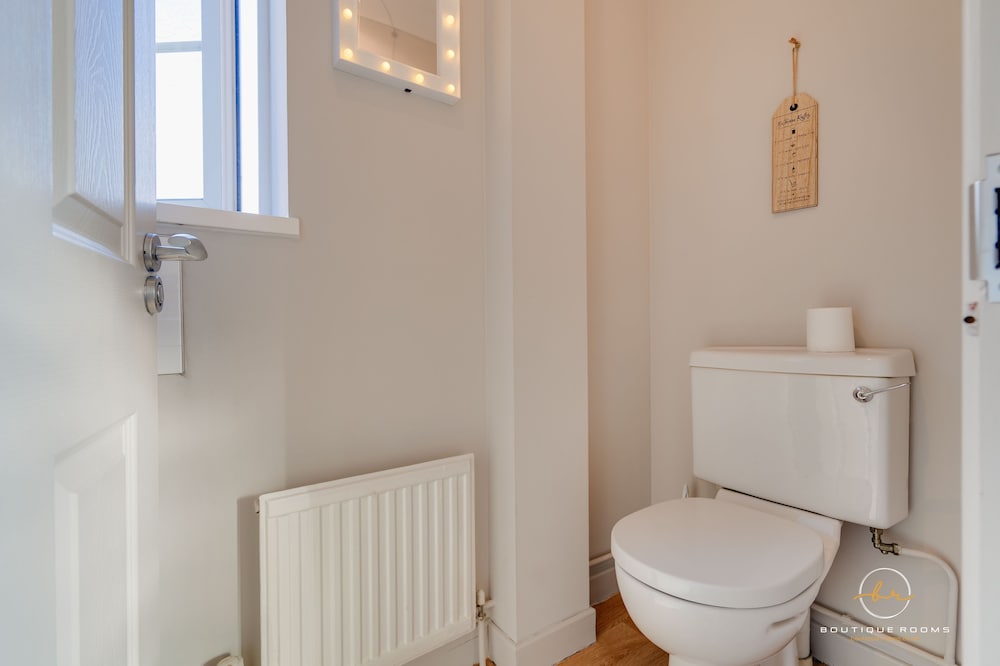 Huntingdon Vacations - The Stylist Large Buddha House - Property Image 3