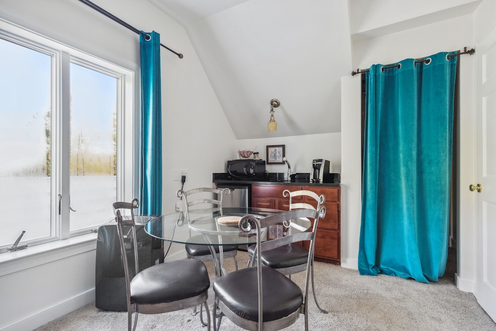 Columbia Vacations - The Columbia Inn at Peralynna Manor - Property Image 75