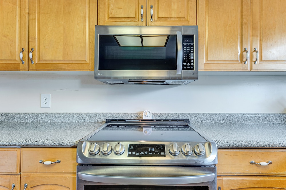 Bring a Pet: West Valley City House w/ Grill