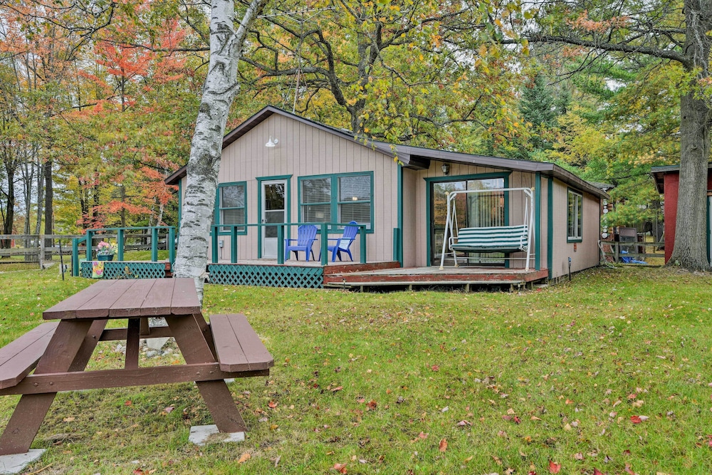 Charming Gladwin Family Cottage - Indian Lake