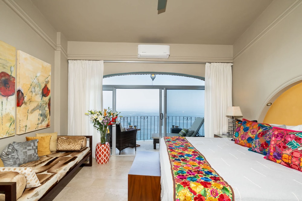 Breathtaking Ocean Views Quiet Penthouse
