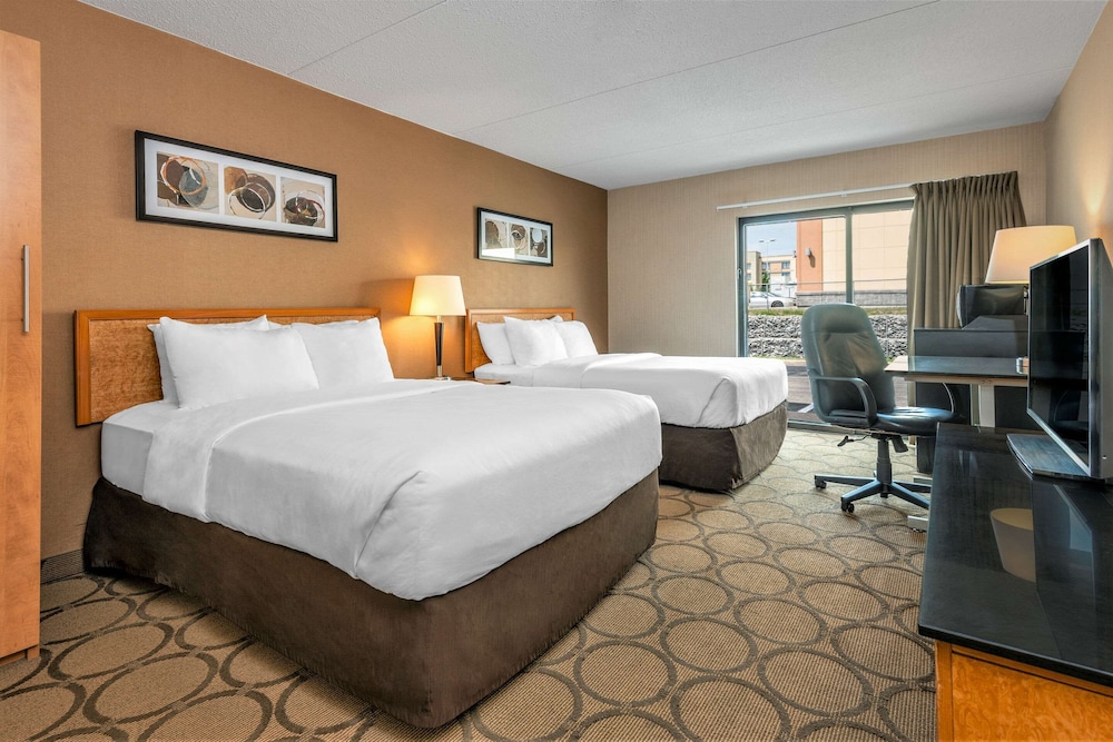 Saskatoon Vacations - Comfort Inn Saskatoon - Property Image 1