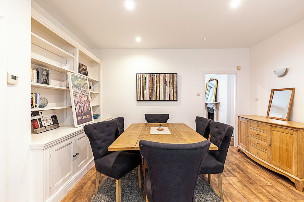 Charming Kensington Apartment