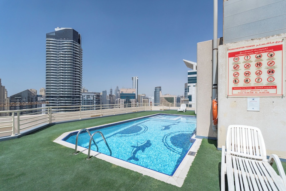 Manchester Tower Marina Views & Balconie