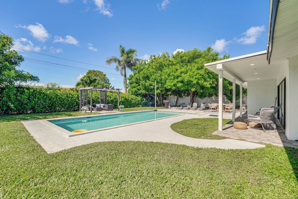 1 Mi to Beach: Modern Cape Coral Home w/ Pool