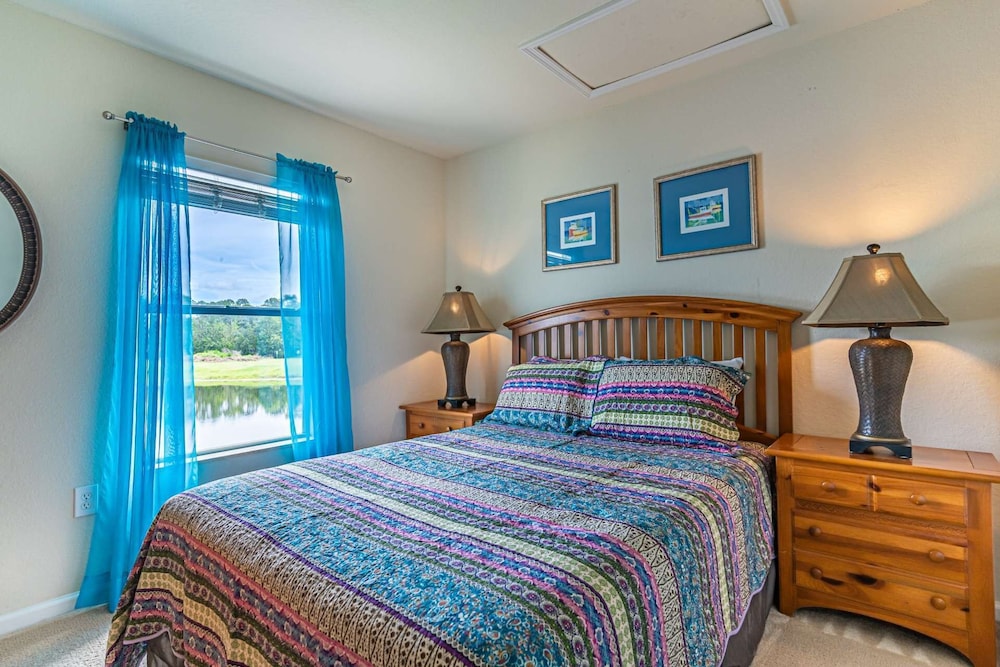 2633 Trafalgar Village view 5