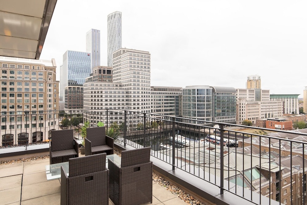 The Canary Wharf Secret - Glamorous 3BDR Flat w/ Terrace and Parking