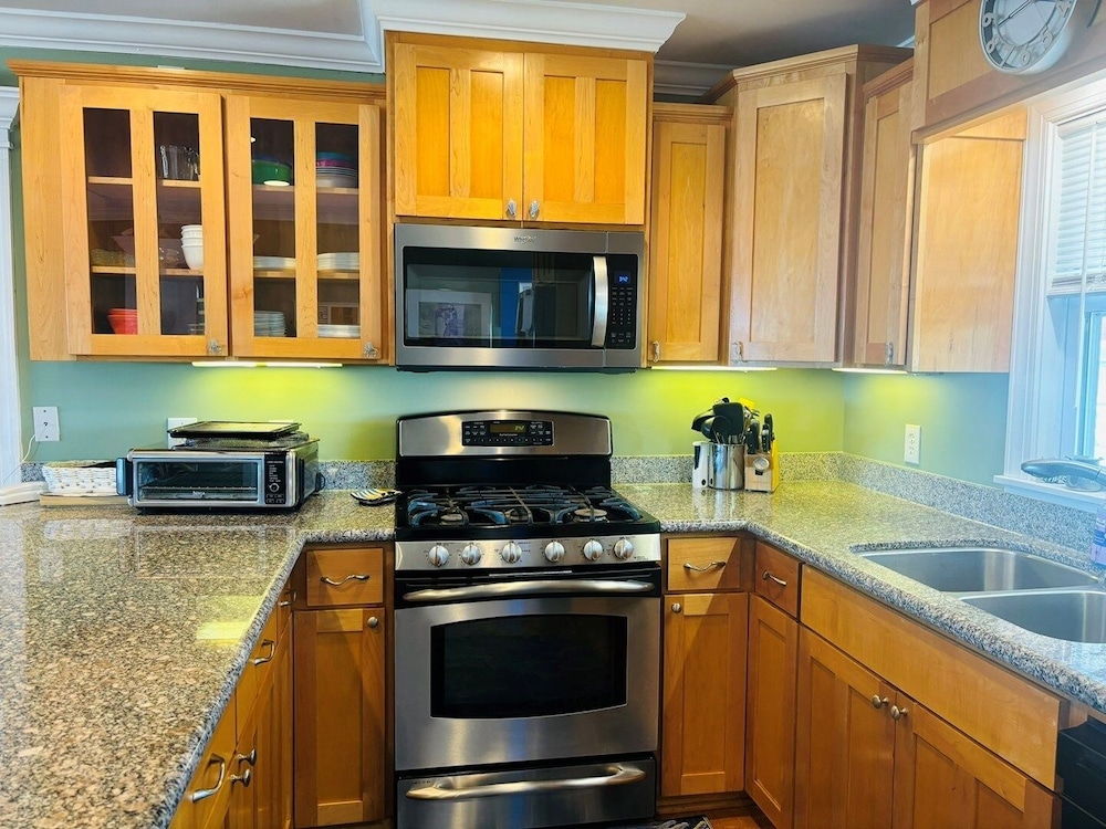 Clamelot 4 Bedroom Home by RedAwning