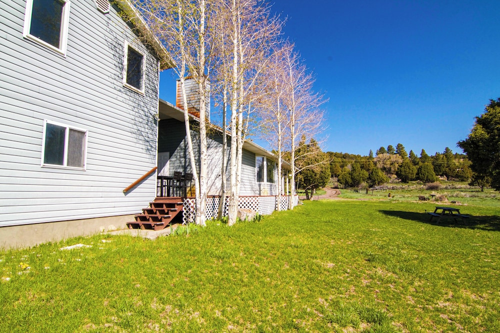 Fish Hatchery Ranch w/ Furnished Patio