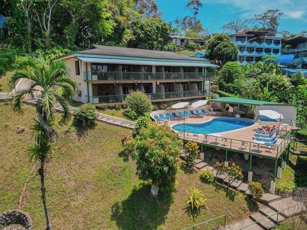 Tabulia Tree Hotel and Villas