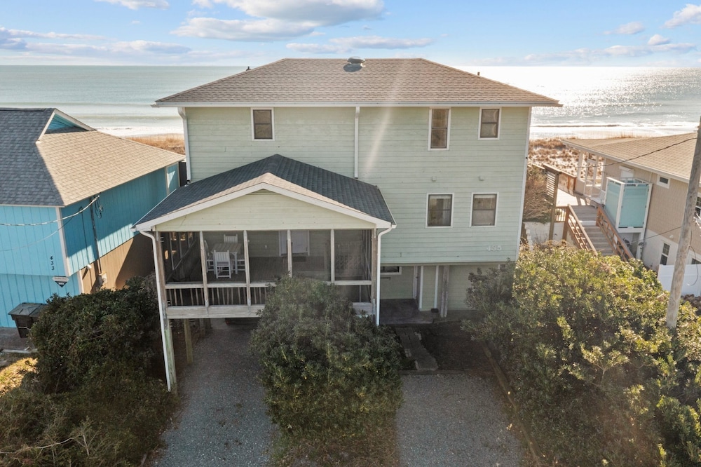 Livin' the Ruff Life by Topsail Realty