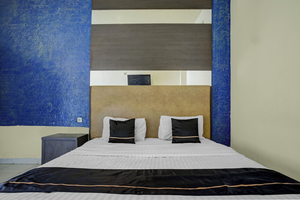 Hotel O near Universitas Widya Dharma