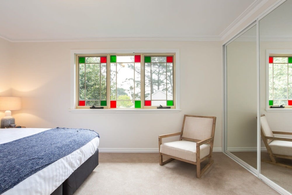 Stunning Katoomba Home With Lush Garden&playground