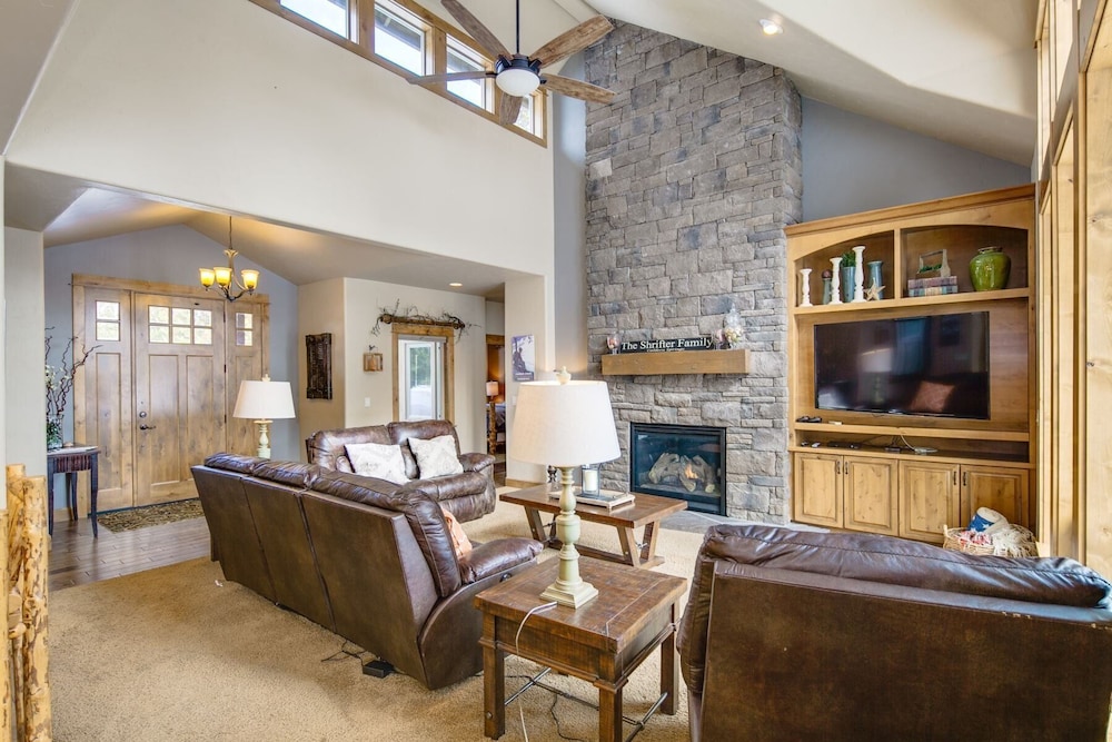 56540 Sunstone Loop 4 Bedroom Home