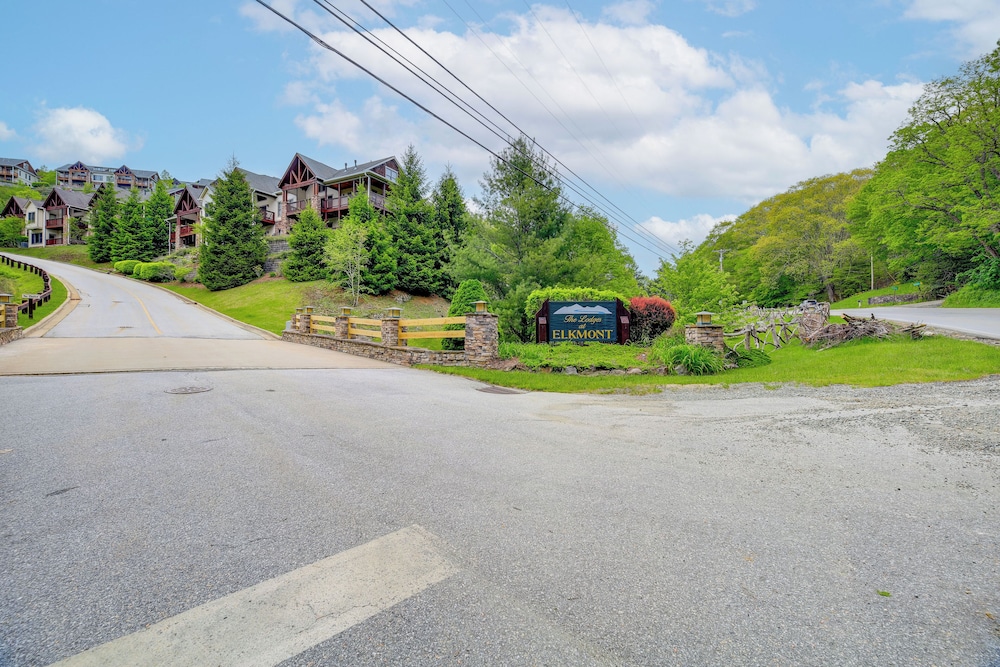 Mountain Condo 2 Mi to Dtwn Banner Elk w/ Views!