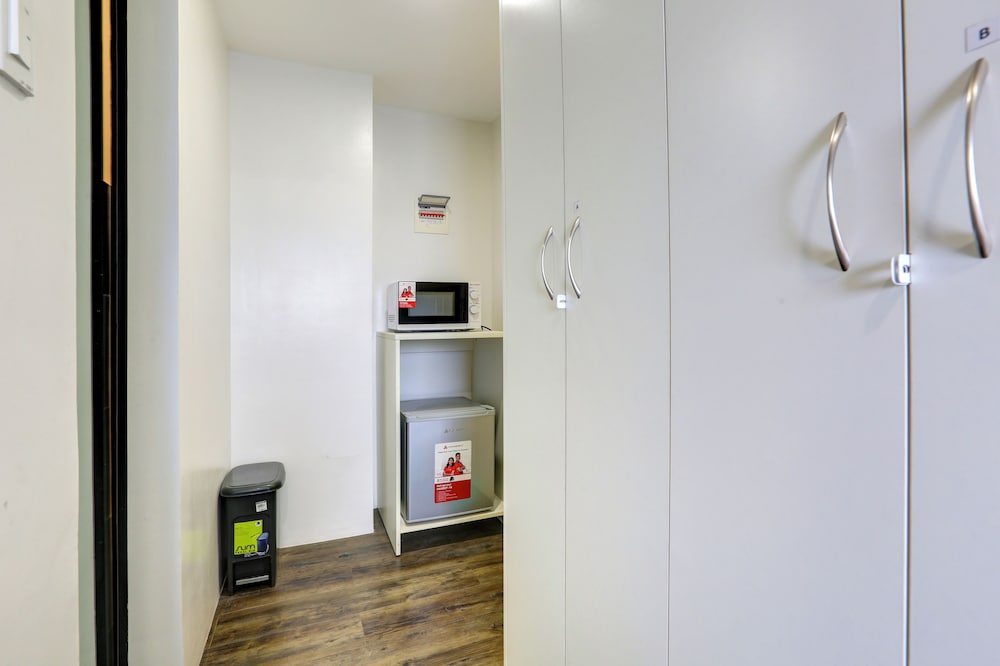 MyTown Madrid, Classy Hostel Bunkbeds Makati Metro Manila
