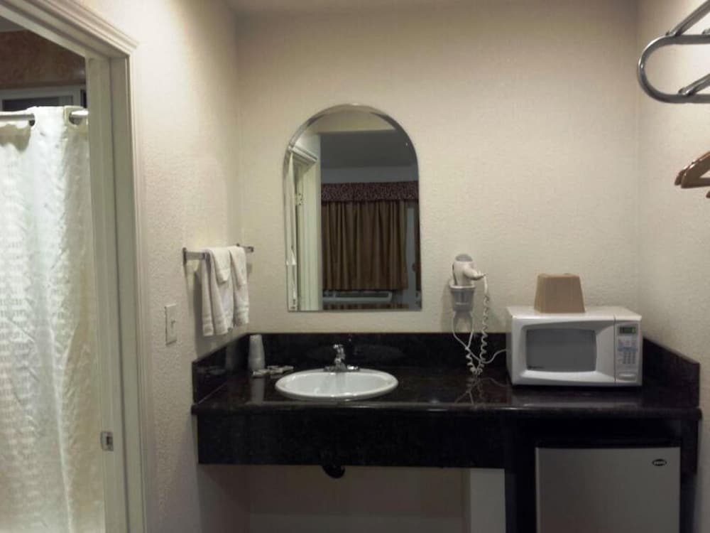 Ventura Vacations - Victoria Motel - Property Image 3