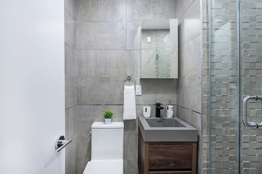 48 Midtown West Apt