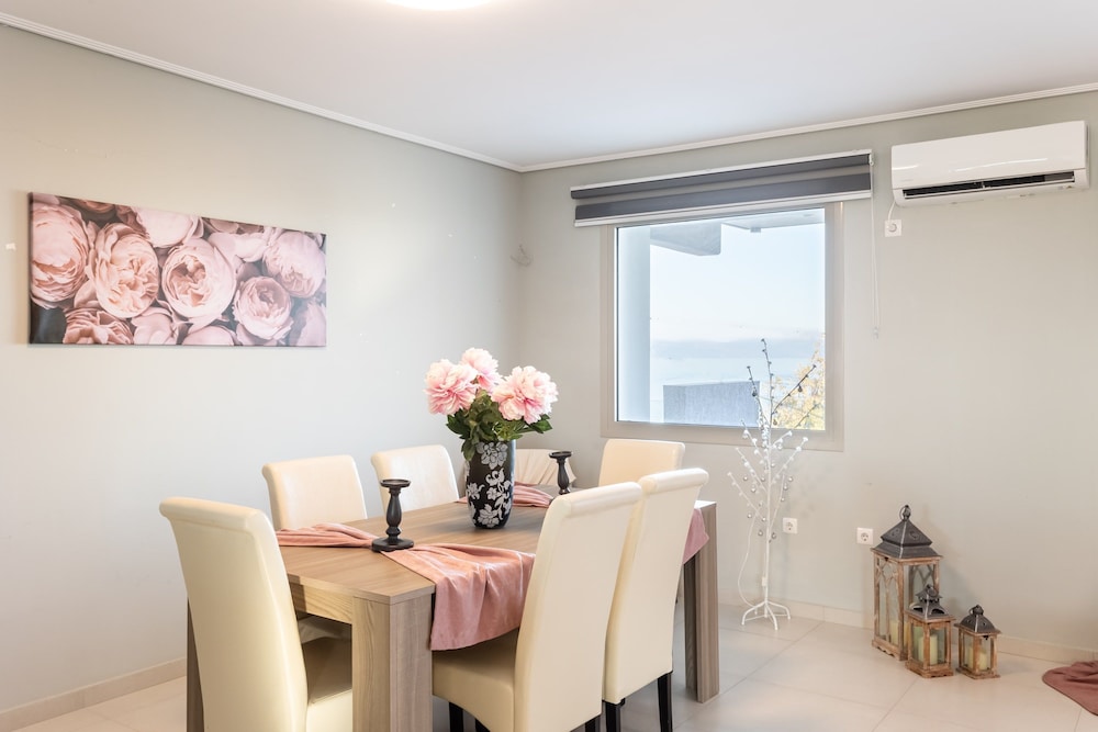 Beachfront Artemida Retreat - Peony Seabreeze Gem