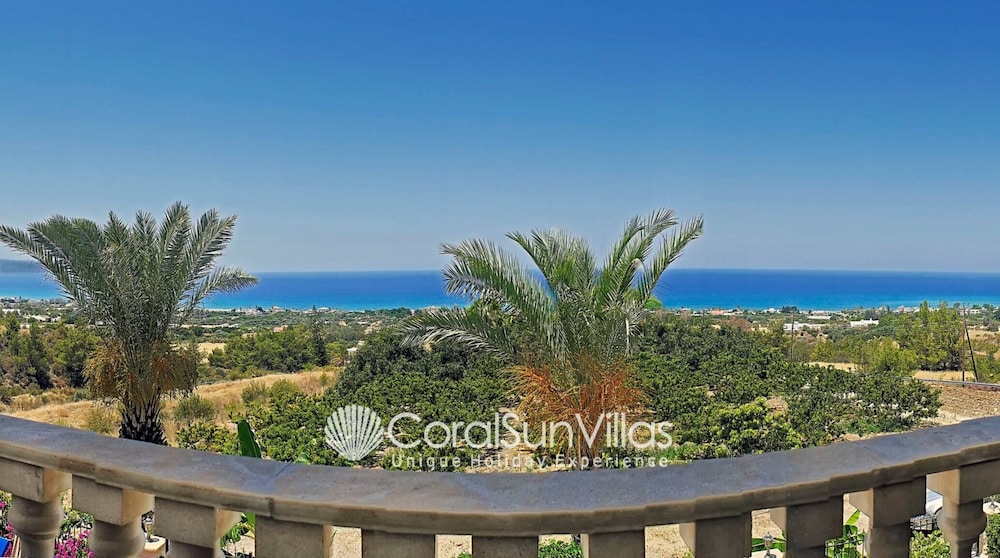 Away-from-it-all, Exceptional Sea Views Sleeps 10