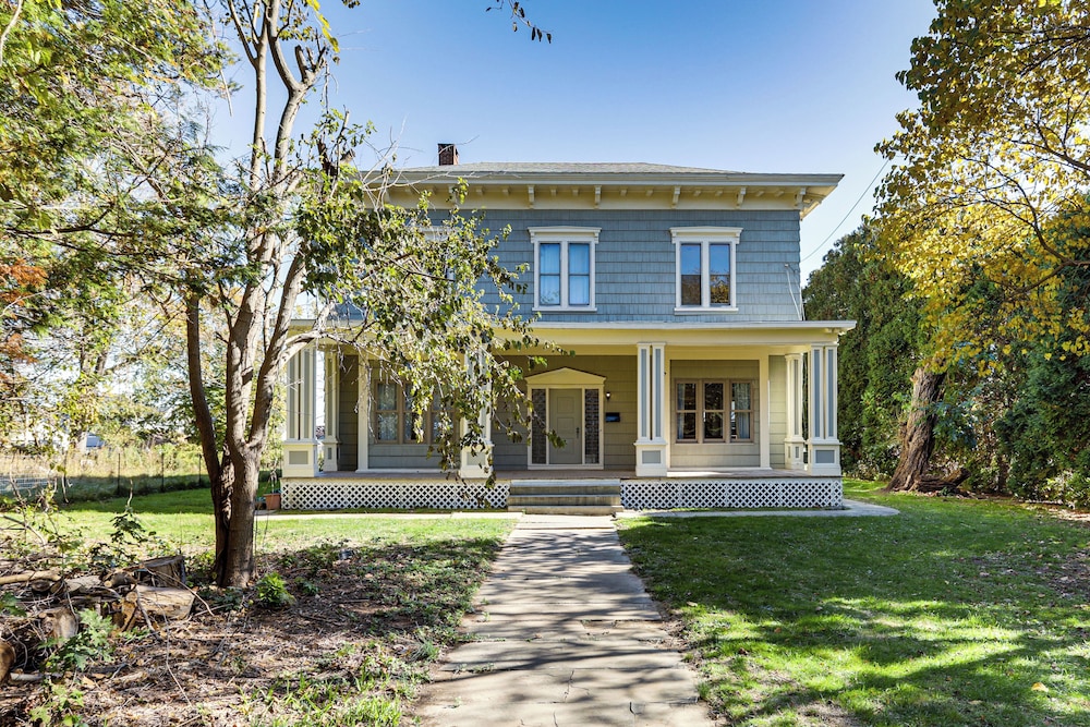 2 Mi to Uscg Academy! Convenient New London Home